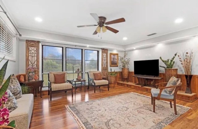 Kirk’s Kilgore Kottage - 3 bedrooms, 2 bath House