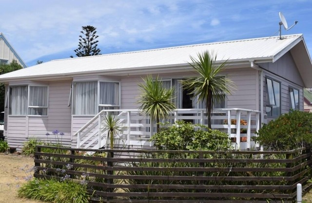 Kiwi getaway family bach @ Waihi Beach - relax and unwind