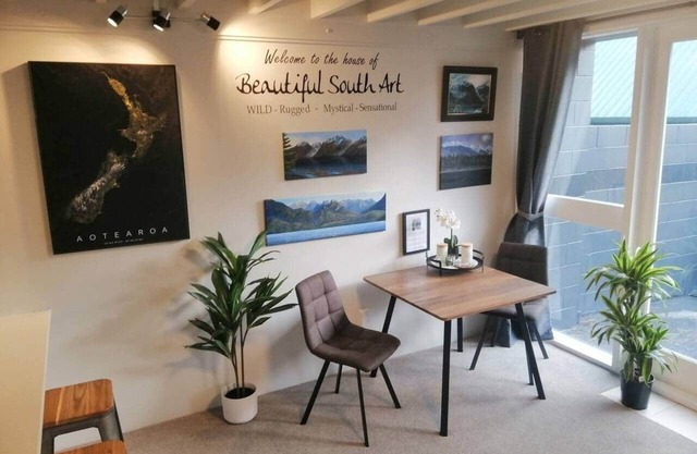 Kiwiana Art apartment , near city and Queens Park