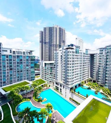 KL V Residence I with Balcony I 吉隆坡双威伟乐城民宿-附有阳台 I Walking distance to MRT & Mall & Nanjing Street I 马中英服务 I Malay English Chinese