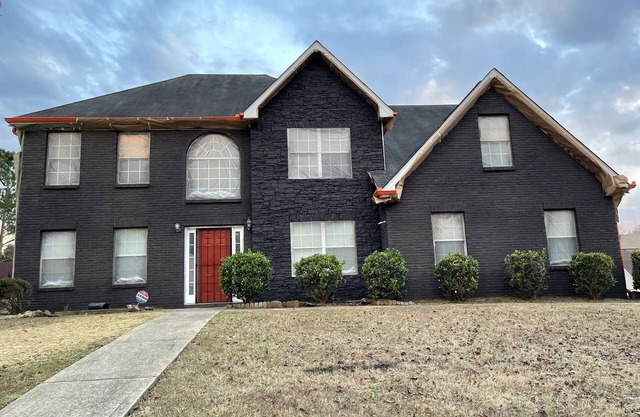 kleenCOLONIAL REVIVAL w/Tesla EV charger