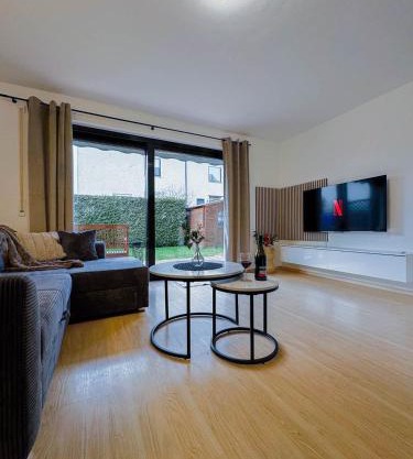 KMS Homes - NEW - GARDEN - NETFLIX