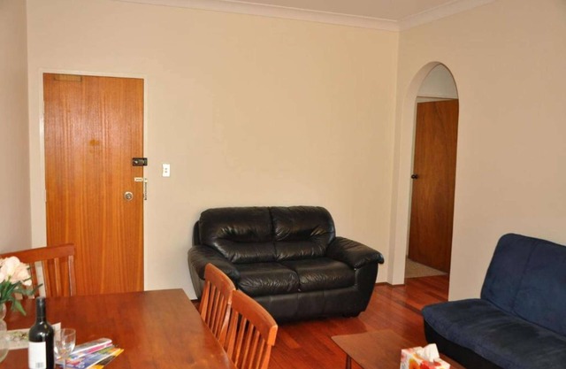 Kogarah Top Floor 2 Bedroom Apartment with Balcony