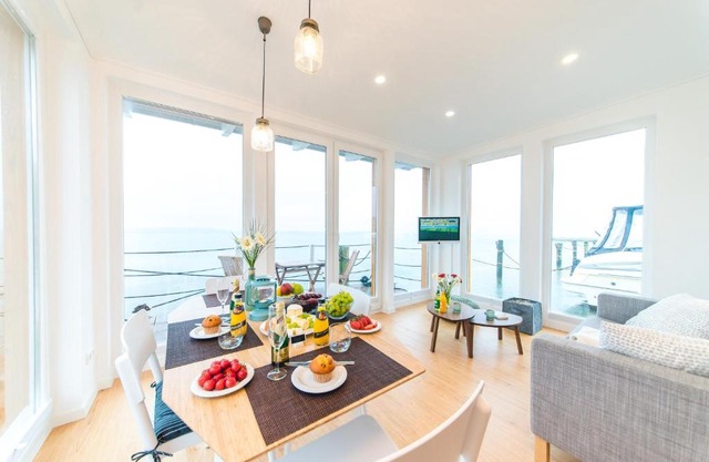 Komfort-Hausboote am Naturhafen Krummin