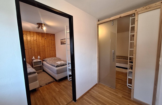 Komfortable Erdgeschosswohnung für bis zu 7 Gäste mit Garten und Parking