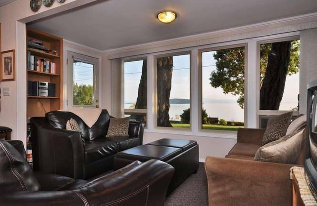 Konrad Cottages - Beach Cottage