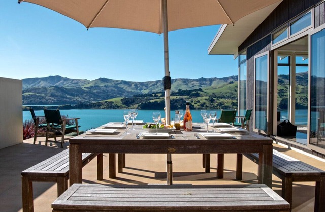 Kotare Point Paradise - Akaroa Holiday Home
