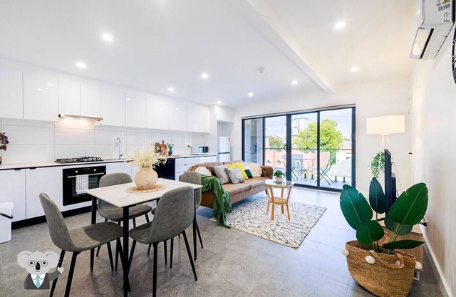 KozyGuru | Richmond | Cozy Unit and Parking near CBD