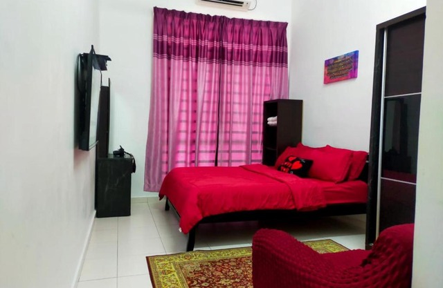 Kuantan Homestay WiFi Viu PS4 BBQ by Zaryqa