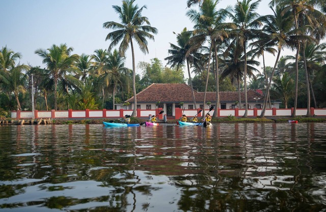 Kuttanad Kayak Club- Riverside Heritage Homestay In Alleppey Backwater village
