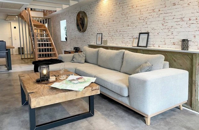 Lüttjet Huus Summary: