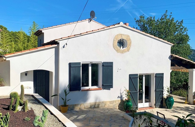 L'oasis verte: breathtaking sea views, swimming pool, privacy