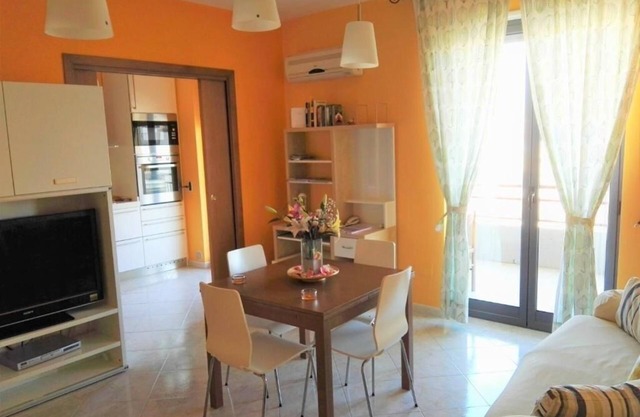 LA BOMBONIERA WITH PRIVATE PARKING AND WI-FI (CIN: IT072006C200033578)