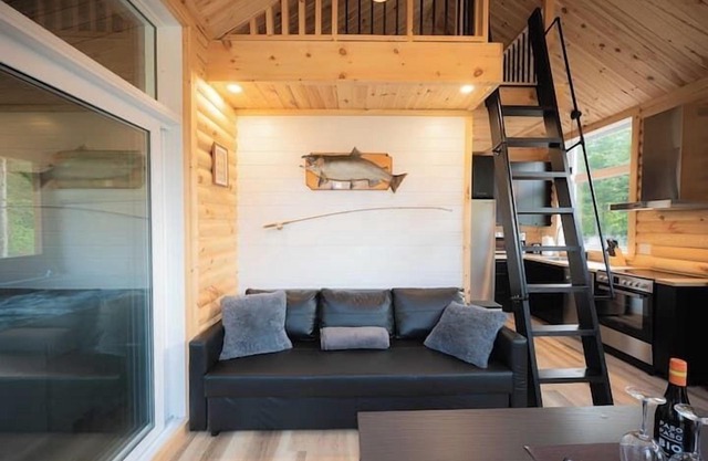 La Cabane du Pêcheur. At the water's edge