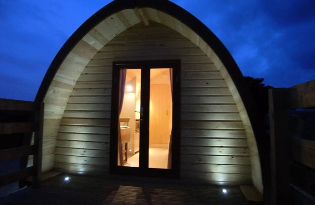 La Cabane Forestière sleeps 4