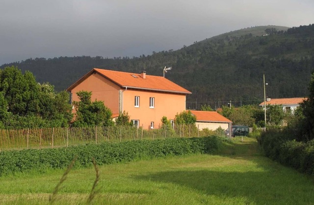 "La Casa Roxa" Comfortable and comfortable, with large garden and beautiful sea views