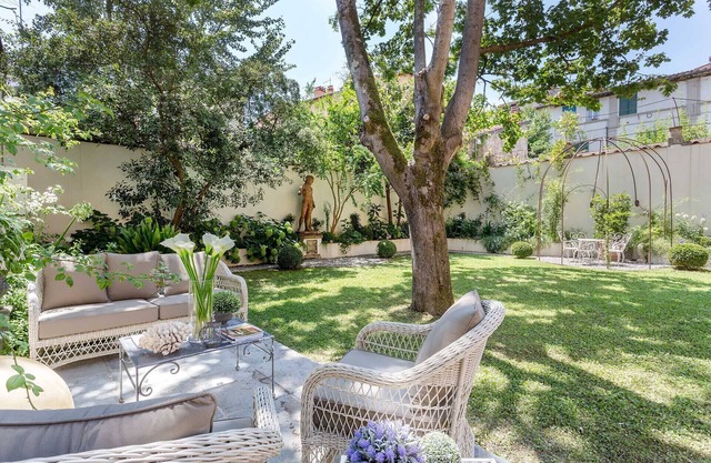 LA CASINA Luxury Home inside the Walls of Lucca with Garden, A/c, Wifi