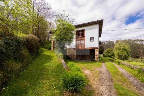La Casona De Pravia I By Silastur