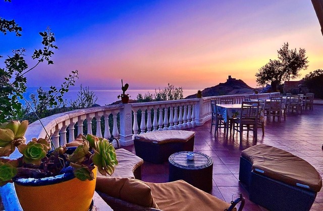 LA COLLINA SUL MARE