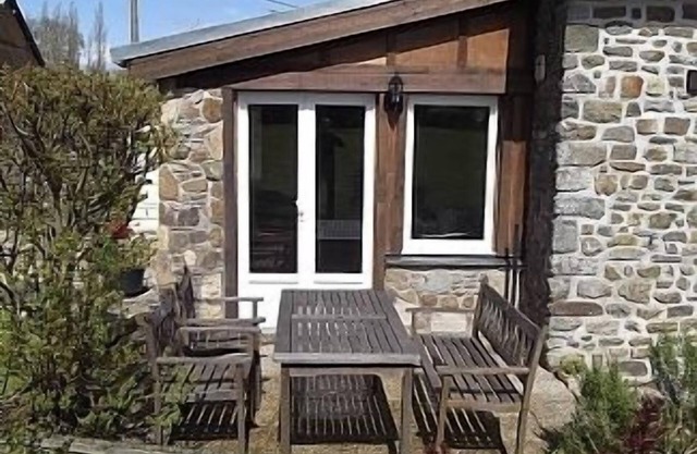La Croix Verte - Quality 3 Bedroom Stone Cottage In The Normandy Countryside