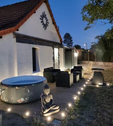 La Demeure du Faon Gîte raffiné 4P avec piscine & jacuzzi, au cœur de la Sologne, proche Châteaux de la Loire, Zoo de Beauval et Center Parcs