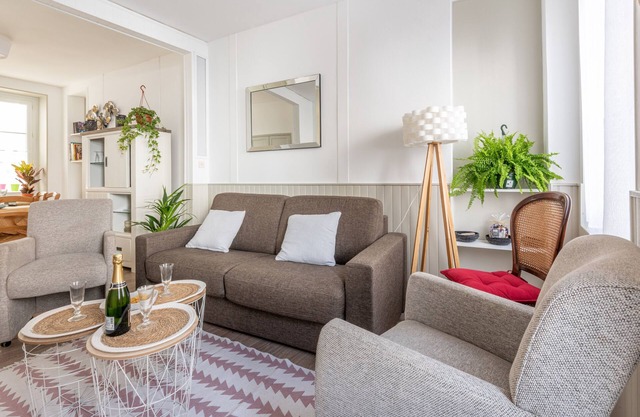 La Jonquille - Three Bedroom House, Sleeps 8