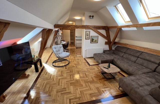 La Luna ⭐ Rustic Deluxe Apartment with free Jacuzzi and Bikes