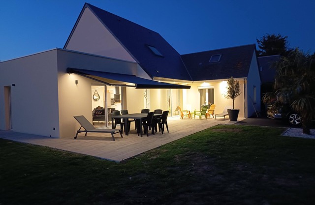 La maison des Laquais offers 3 bedrooms for 6 people.