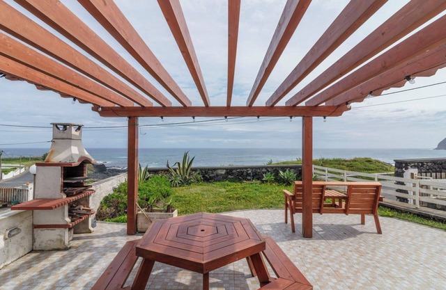 La Nouvelle - Azorean Butler