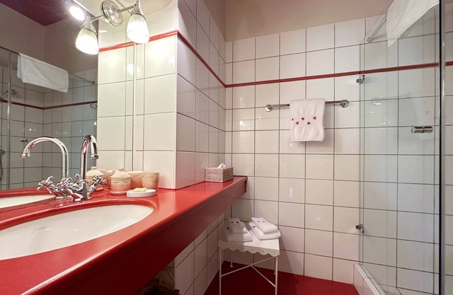 LA PONCHE - Cheminee Room