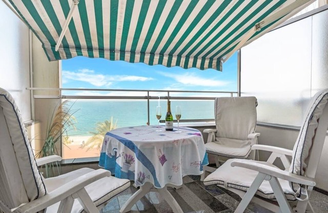 La Prom 1 - two bedrooms facing the sea