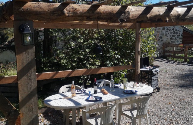 La Rena, self-catering barn, bikers and horse riders welcome. Sleeps 2-8