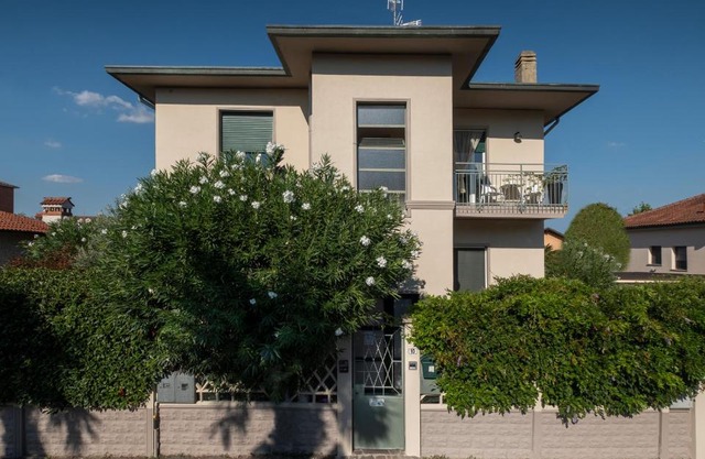 LA S'VOLTA VANZAGO BED AND BREAKFAST