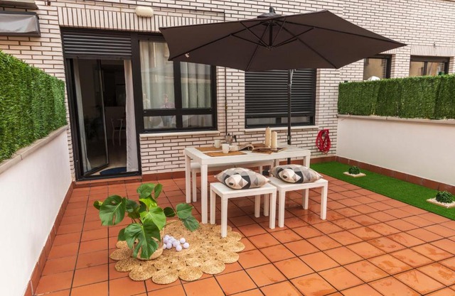 LA TERRAZA DE LA VEGA - Ubicación inmejorable , wifi , terraza y parking gratuito