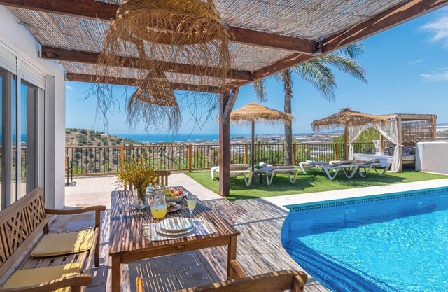 La Yedra Algarrobo by Ruralidays