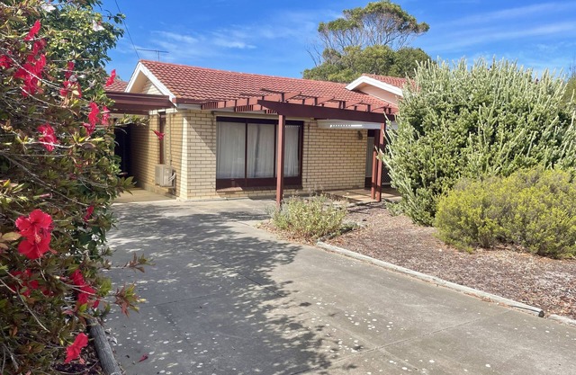 Lacey’s Holiday House - 5 minute walk to town precinct