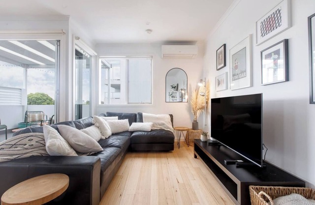 Laidback Lygon A Two Storey Inner City Oasis