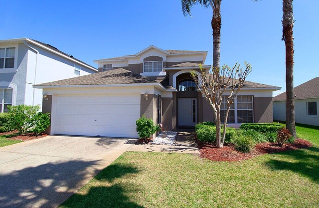 Lake Berkley Villa, Lakefront , Enclosed Private Pool, Game Room, 1GB Wi-fi