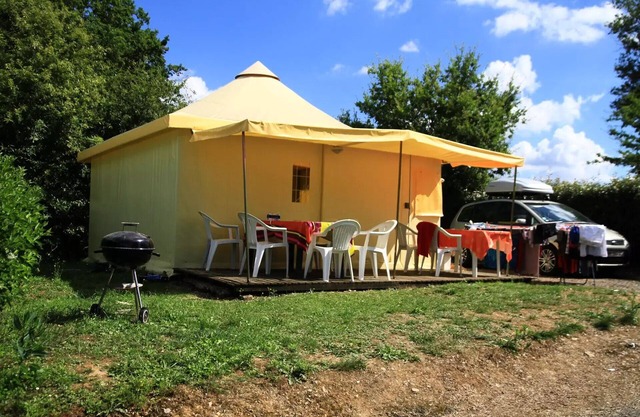 Lake Bonnefon campsite * - STANDARD furnished toiled bungalow 25 m2 (2 bedrooms) with sanitary facilities 6 people