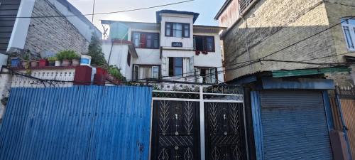 Lake Boulevard Guest House