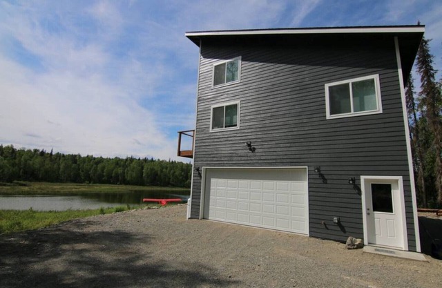 Lake front - 2 bedroom, 1 loft home with hot tub