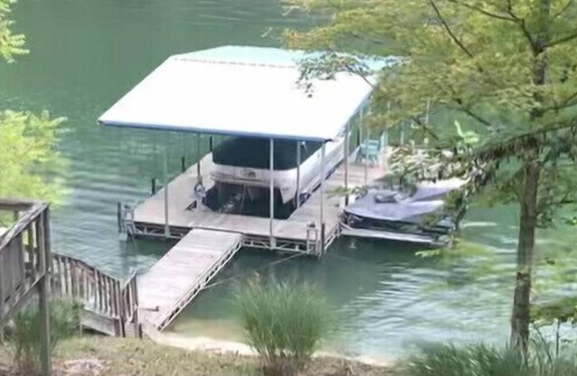 Lake Front House in Caryville with Private Dock, 5 minutes from I75/Twin Cove!