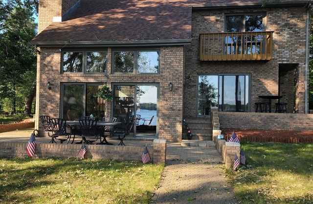 Lake front, pool and golf access, Sand Valley, Lake Arrowhead- 3 king beds!