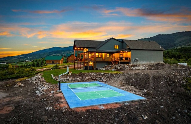 Lake Haven Lodge | Private Pickleball Court |Sleeps 40 | Spa | Views