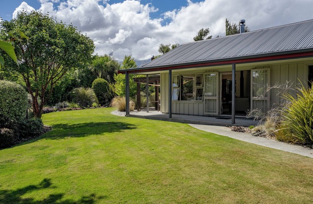 Lake Hawea Hideaway - Lake Hawea Holiday Home
