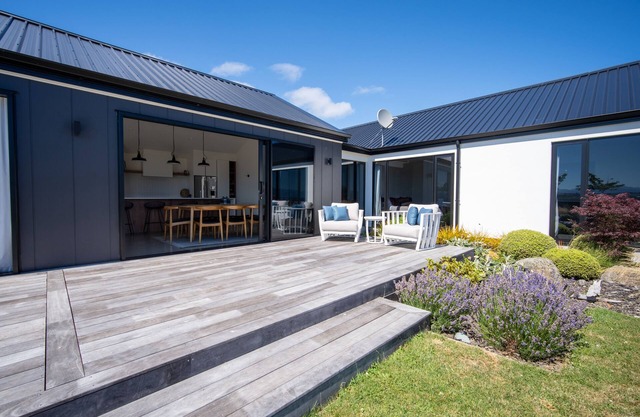 Lake House - Te Anau Holiday Home