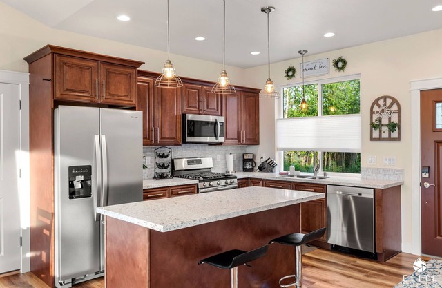 Lake house with stunning sunsets!