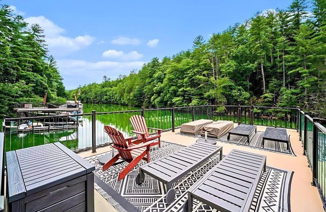 Lake Lodge Cabin Sleeps 8: Fireplace, Views, Deck