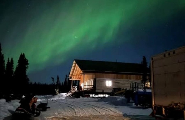 Lake Louise, Alaska Retreat – Spacious 4-bedroom Lakefront Getaway.