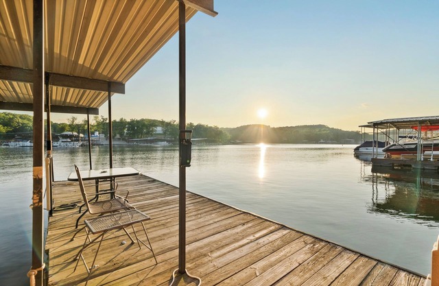 Lake Lovers Getaway! Golf, Fishing, Water-Sports.Lake Life!